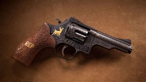 Amazing Gun Wallpaper - Pistol Gun Hd Wallpaper Download- WallpaperUse