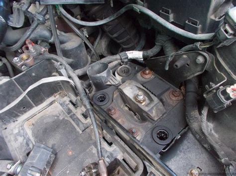 Guide To Replacing Reverse Light Switch - Ford Focus Guides - Ford ...