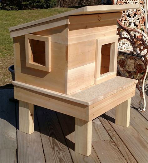 Outdoor Cat House Shelter from Touchstone Pet