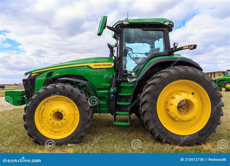 John Deere 8R410 Farm Tractor Editorial Image - Image of green, tractor ...