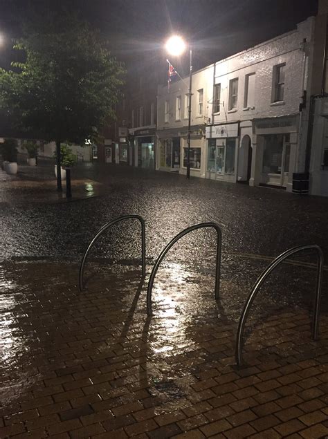 UK floods: Thunderstorms, hail and lightning strike England | IBTimes UK