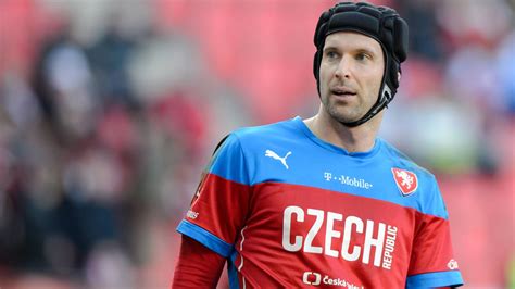 Petr Cech signs for Arsenal - Eurosport