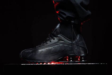 Nike Shox R4 Triple Black (BV1111-001) | Sneakers Magazine