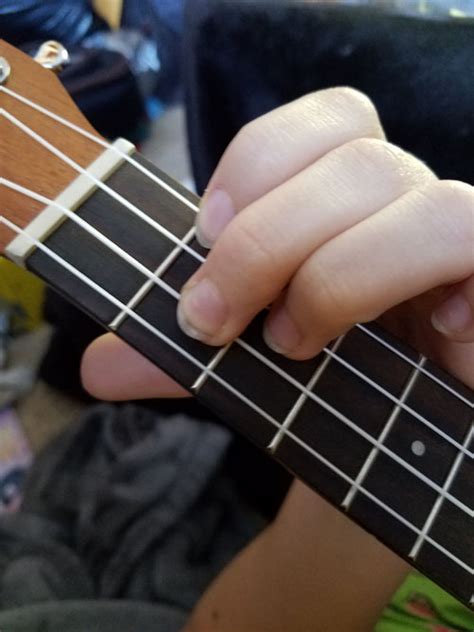 [DISCUSSION] I play the D chord with the second finger on the g string ...