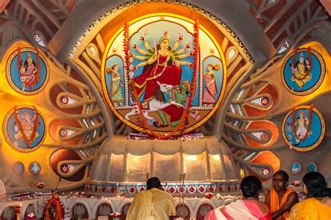 11 Famous Kolkata Durga Puja Pandals