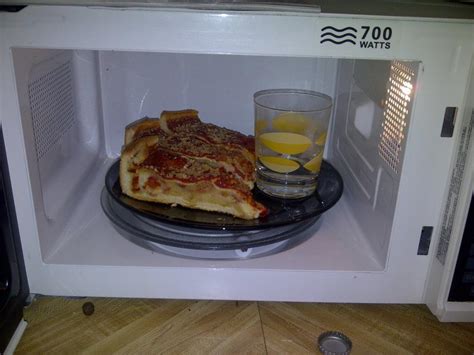 MyFridgeFood - Microwave leftover pizza with water/ no dry