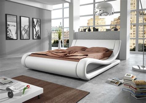 Элегантная белая кровать с волнистой конструкцией. | Unique bed design ...