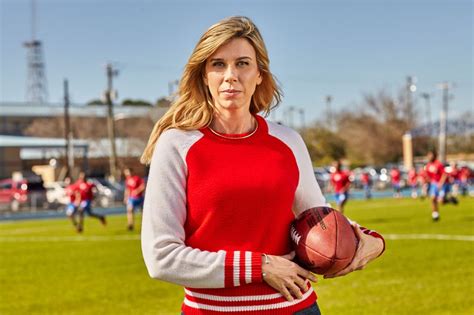 The First Female NFL Referee - How Sarah Thomas Became a Football Ref