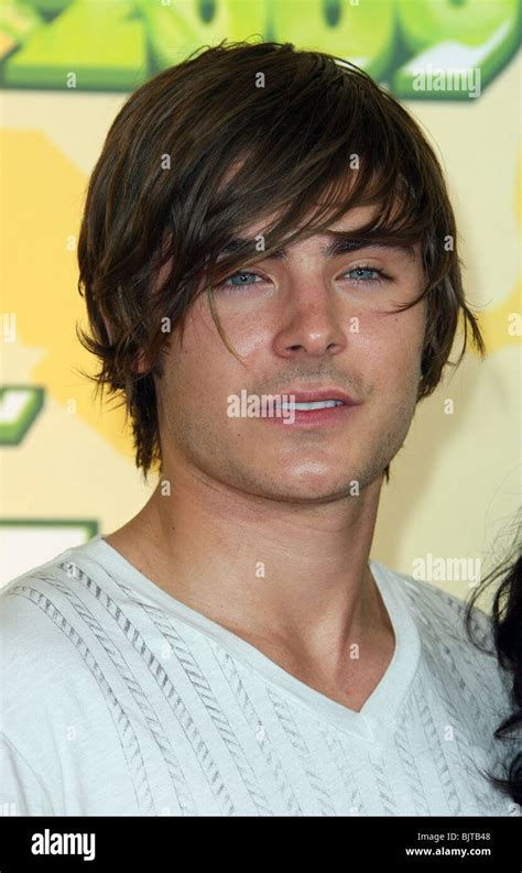 ZAC EFRON NICKELODEON KIDS CHOICE AWARDS 2009 WESTWOOD LOS ANGELES CA ...