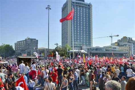 Gezi Park Protests. Demonstrators in Taksim Square Editorial Photo ...