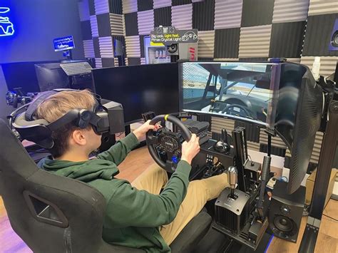 Pimax VR+Moza Rigs: A Complete Set for Sim Racing : r/moza