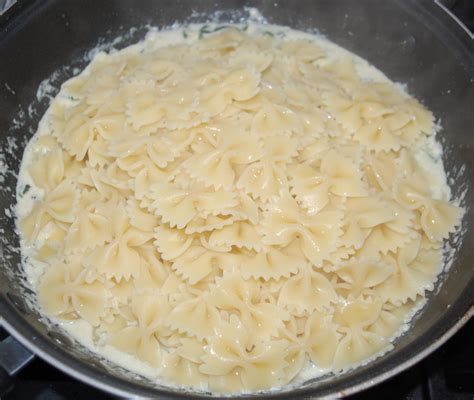 Creamy Farfalle Pasta with Spinach - StolenRecipes.net