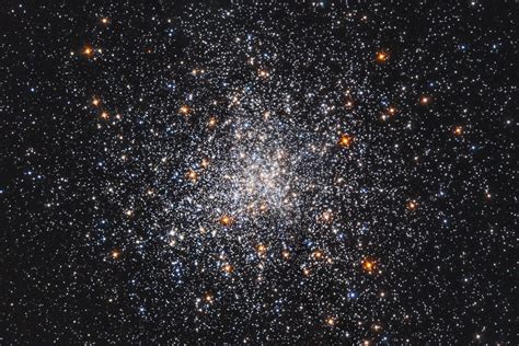 Hubble Team Releases Incredible Image of Globular Cluster Messier 79 ...