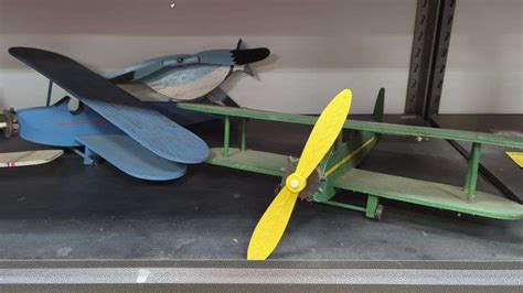 Lot Wooden Airplane Whirligigs - Dixon's Auction at Crumpton