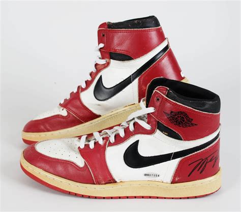 1985-86 Chicago Bulls – Michael Jordan Game-Worn, Signed Air Jordan I ...