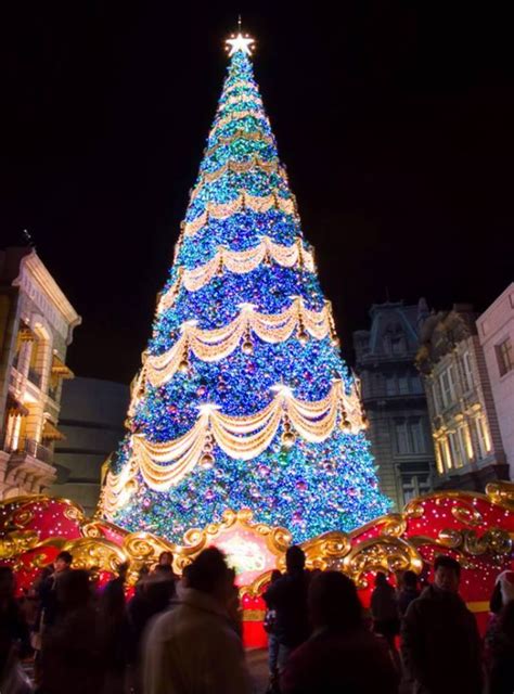 The worlds most illuminated Christmas tree in Osaka, Japan | Christmas ...