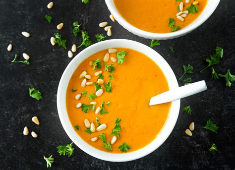 Creamy Vegan Carrot Soup - Wow, It's Veggie?!