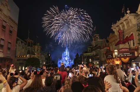 Disney World's New Year's Eve Fireworks Livestream: Start Time and How ...