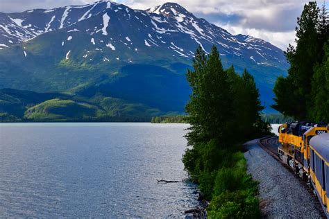 5 Epic Train Rides in Alaska to Take On Your Trip