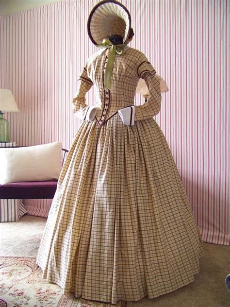 Old fashion dresses, Victorian fashion, Historical dresses