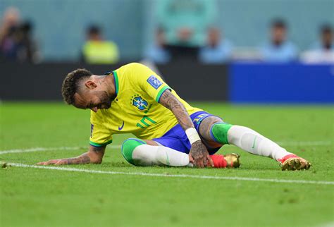 Neymar suffers ligament injury to right ankle and will miss next game ...