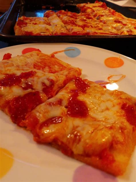 Family pizza night tips with Pillsbury Pizza Crust #PBPizzaNight ...