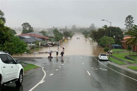 Gold Coast flood damage cost nears Cyclone Debbie figures as hundreds ...