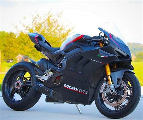 Ducati - Discover the 2023 range | Ducati motorbike, Super bikes ...