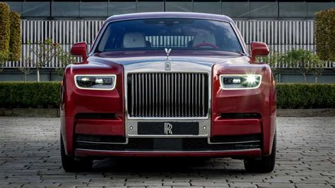 Rolls-Royce Red Phantom Has Tiny Crystal Particles In Its Paint