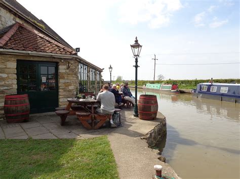 √ Bradford On Avon Canal Pubs