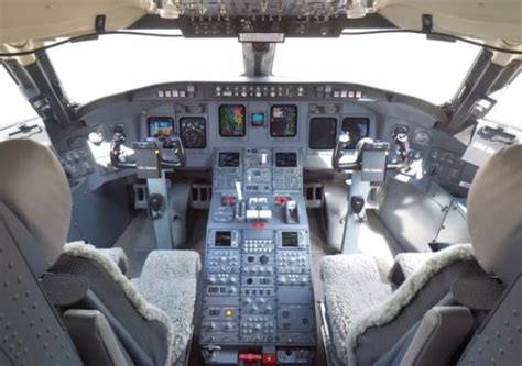 Bombardier CRJ900 Specs, Range, Interior, Cockpit, and Price - Airplane ...