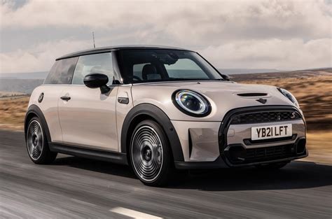 Mini Cooper S 3-door hatch 2021 UK first drive | Autocar