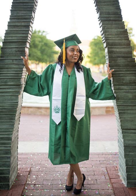 10 UNT Graduation Picture Ideas | graduation pictures, college ...