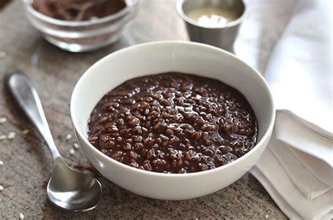 Champorado (Filipino Chocolate Rice Pudding) Recipe - Hungry Huy