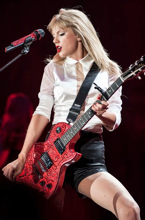 Taylor Swift hot pictures - HIGH RESOLUTION PICTURES