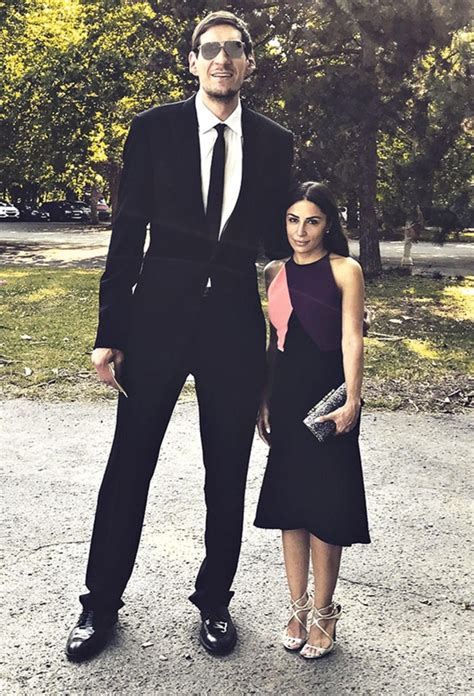 Cute couple with a big height difference: : r/short