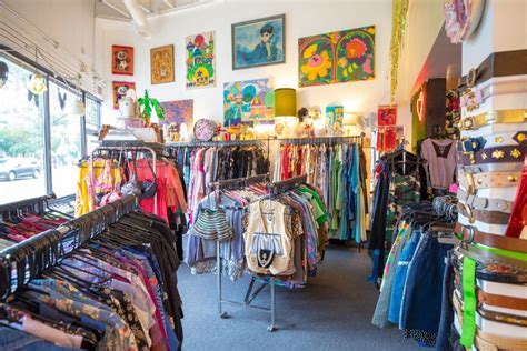 Where to Find the Best Vintage + Thrift Clothing Shops in Chicago ...