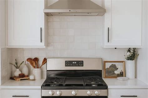 White Kitchen with White Glazed Square Backsplash Tile - Soul & Lane