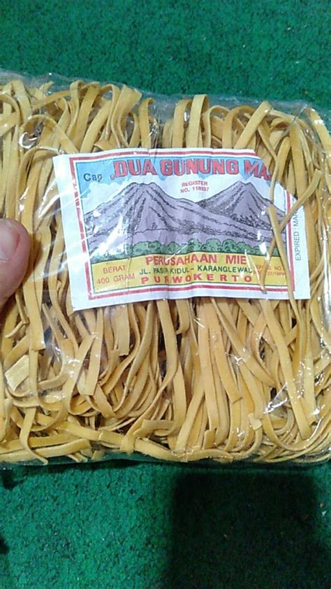 Mie Bakmie Jawa Gepeng Lebar Cap Dua Gunung Mas Mi Nyemek Mentah ...