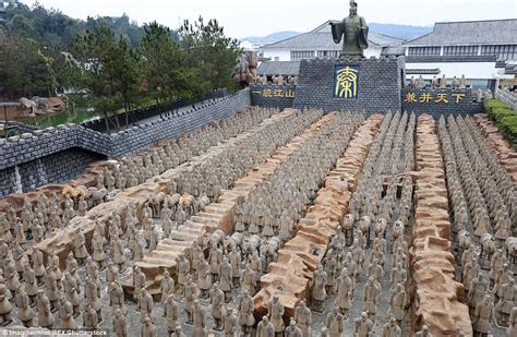 Qin Shi Huang Di's Tomb (Statue of Thousand soliders )