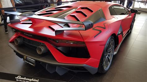 The matte red on this Lamborghini Aventador SVJ is fantastic. Album in ...