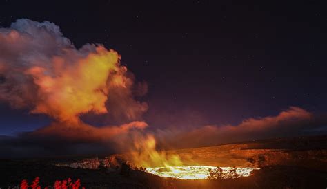 Hawaii's volcano erupts once again, creating a spectacular sight ...