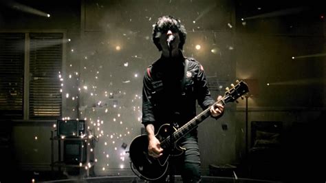 Green Day - 21 Guns [Official Music Video] - 1HP