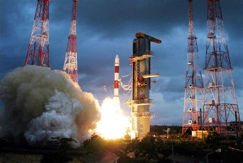 India successfully launches Mars orbiter, hopes to become a space ...