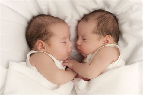 Twin Babies Sleeping - 23 photos which are simply visual sugar cubes