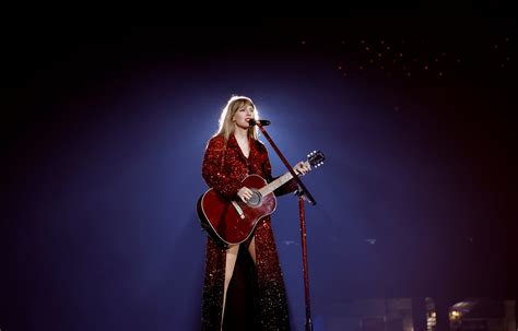 Here's Everything Taylor Swift Wore and Sang During the Eras Tour ...