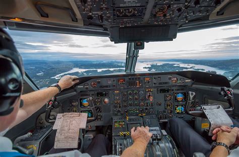 Bombardier Dash 8 Q400 Cockpit