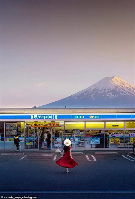 How to visit the prettiest Lawson convenience store in Kawaguchiko ...