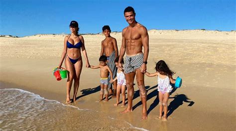 Cristiano Ronaldo’s Girlfriend, Georgina Rodriguez, Posts Family Pic ...