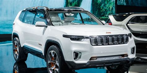 Jeep's plug-in hybrid SUV concept debuts with a ~40 miles all-electric ...